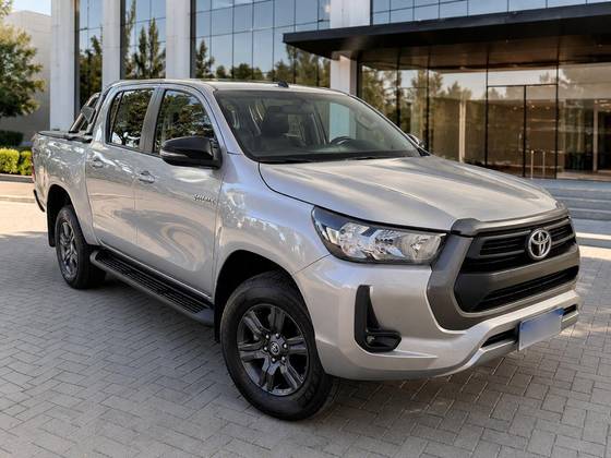 TOYOTA HILUX 2.8 D-4D TURBO DIESEL CD SR 4X4 AUTOMÁTICO TOYOTA HILUX 2.8 D-4D TURBO DIESEL CD SR 4X4 AUTOMÁTICO